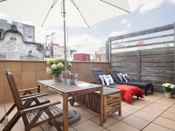 Pool and Terrace Attic Apartment in Gràcia for 6